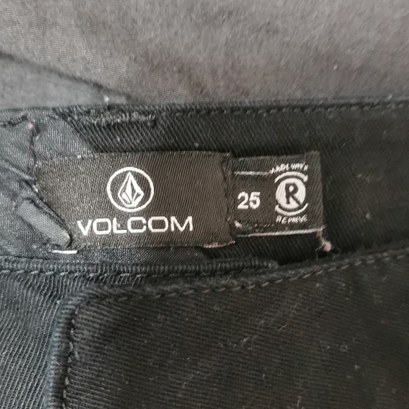 Short Volcom - Picture 2 of 3